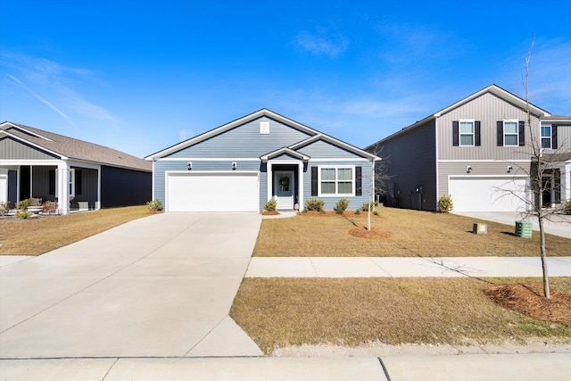 view of front of home with driveway and a front yard