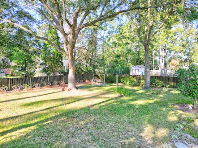 view of yard with a shed