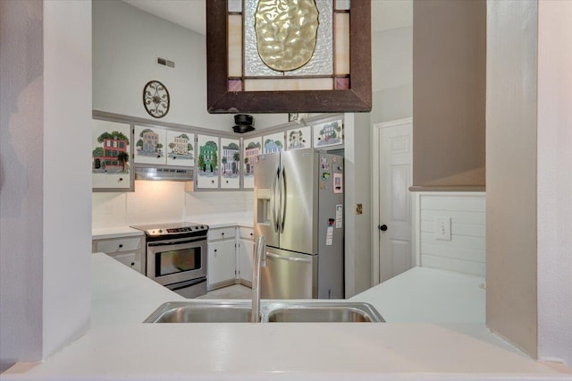 359 Muirfield Pkwy, Charleston, SC 29414 - kitchen with stainless steel appliances, under cabinet range hood, light countertops, backsplash, and a sink