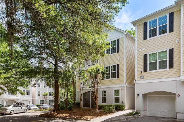 townhome / multi-family property featuring an attached garage and stucco siding