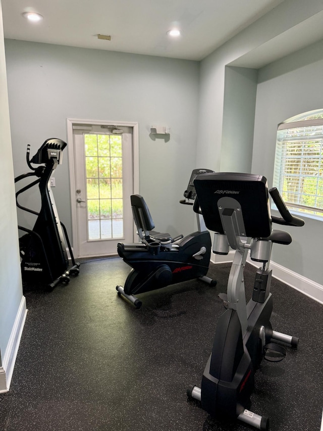 exercise area featuring recessed lighting and baseboards