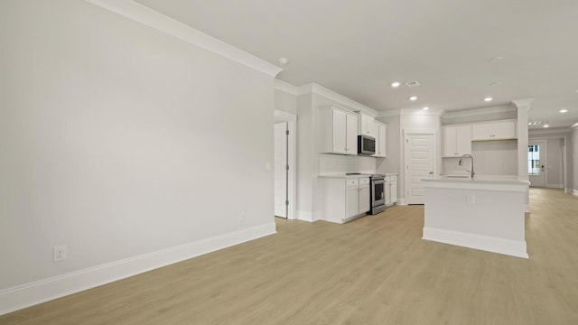 205 Bilge Rd, Ridgeville, SC 29472 - kitchen with stainless steel appliances, ornamental molding, light wood-type flooring, recessed lighting, and a center island with sink