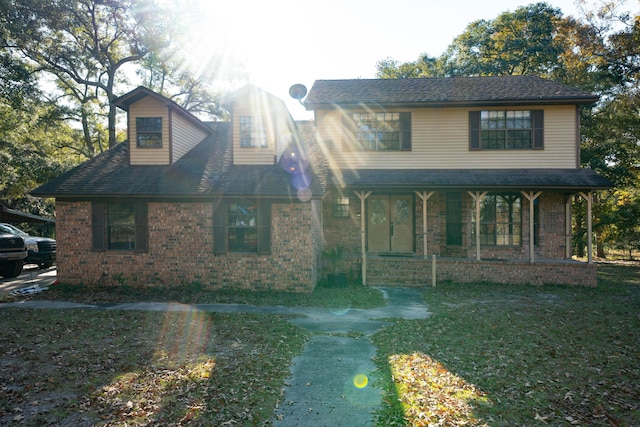 view of front of property featuring a front lawn and a porch