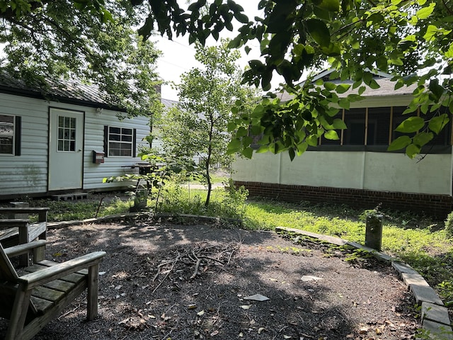2204 Dover St, North Charleston, SC 29405 - view of yard with an outbuilding