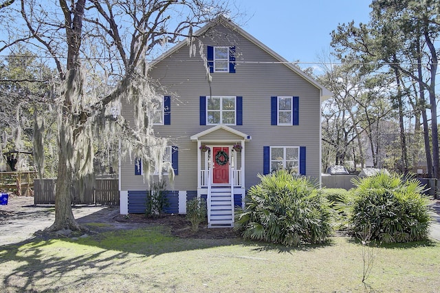 view of front of property featuring a front lawn