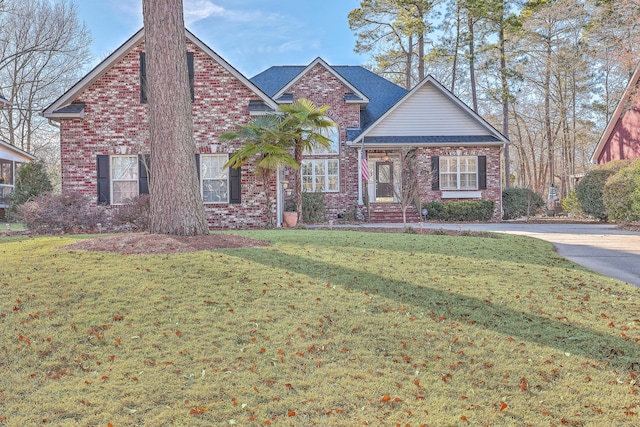 view of front facade with a front yard