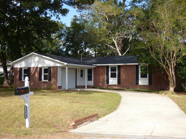 ranch-style house featuring a front lawn