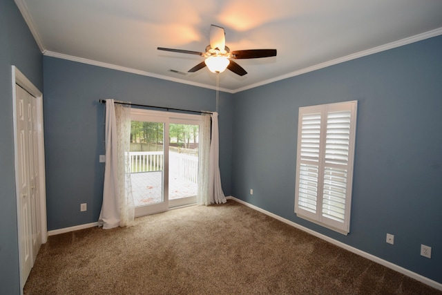 unfurnished room featuring ceiling fan, crown molding, and carpet floors