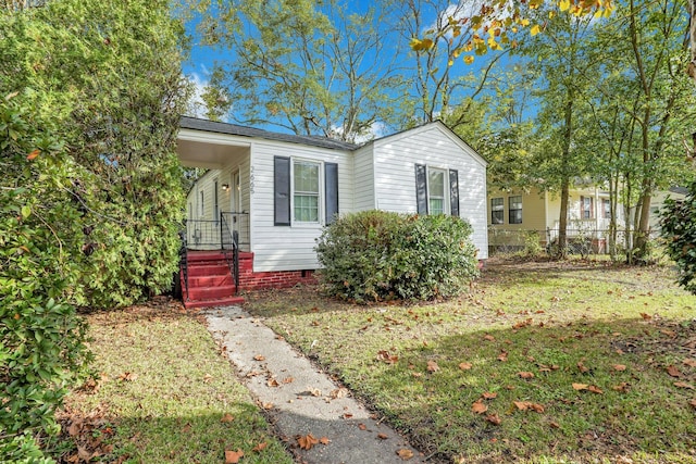 view of front facade with a front yard