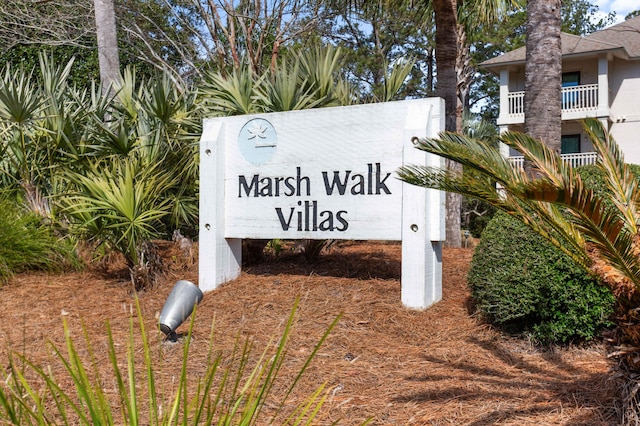 view of community / neighborhood sign