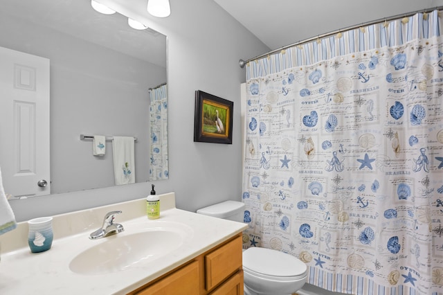 bathroom with a shower with shower curtain, vanity, and toilet