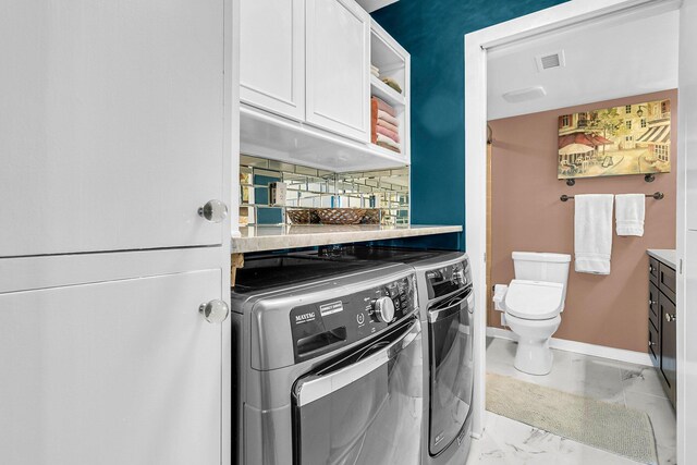 washroom featuring washer and clothes dryer