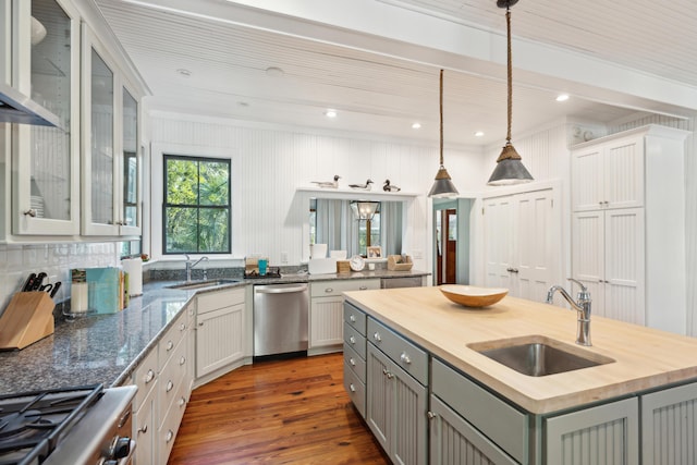 kitchen with wooden counters, sink, gray cabinets, a kitchen island with sink, and stainless steel dishwasher