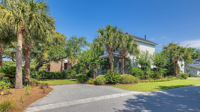 view of front of house featuring a front yard