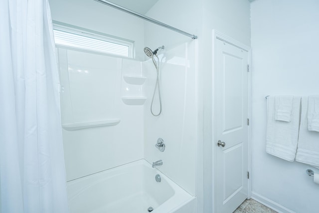full bath featuring baseboards and shower / bath combo with shower curtain