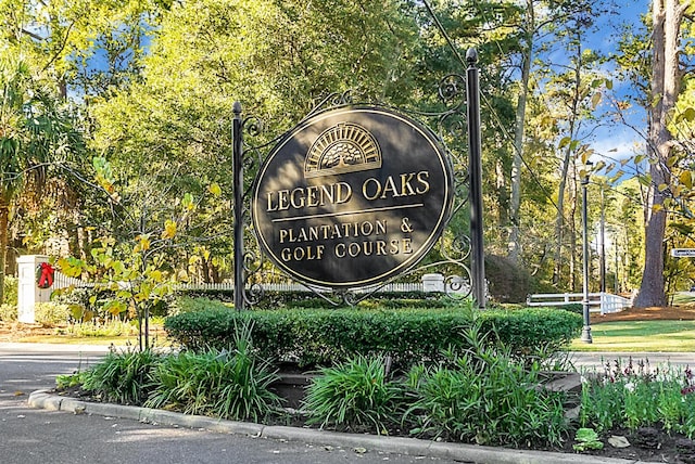 view of community / neighborhood sign