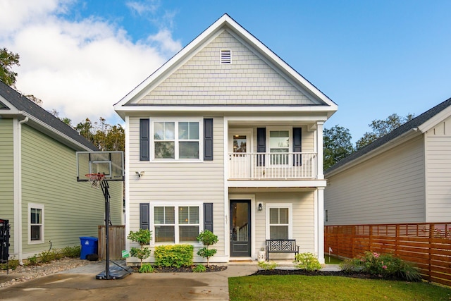 view of front of property featuring a balcony