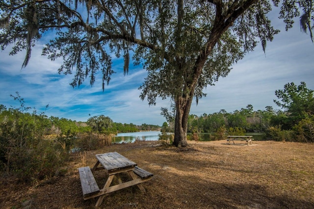 view of yard featuring a water view