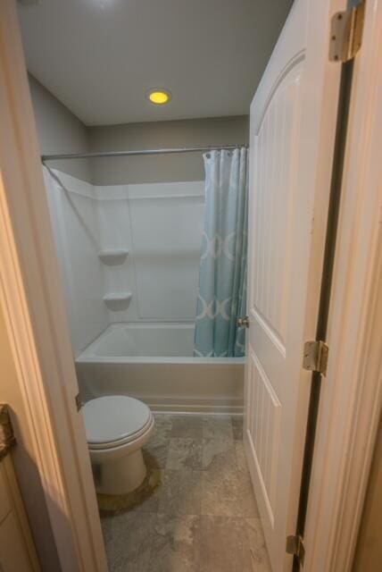 bathroom featuring toilet and shower / tub combo