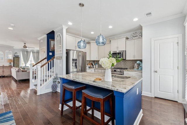 kitchen featuring stainless steel appliances, dark wood-style flooring, visible vents, and crown molding