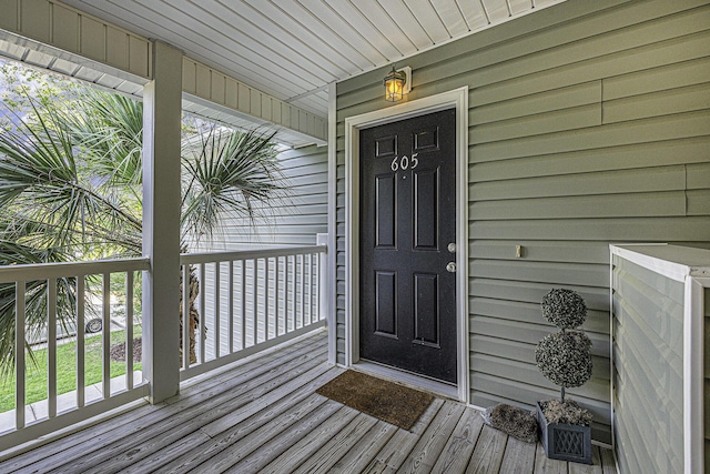 property entrance with a porch