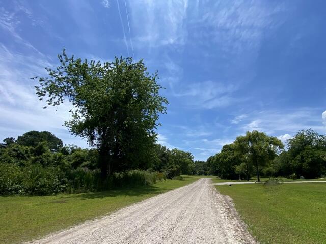 25 Blackbear Rd, Edisto Island, SC 29438