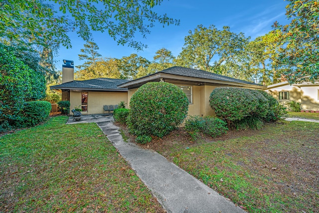 view of front of house with a front yard