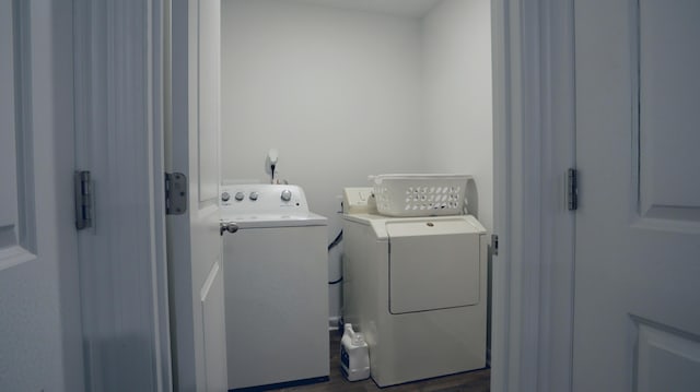 washroom featuring washing machine and clothes dryer