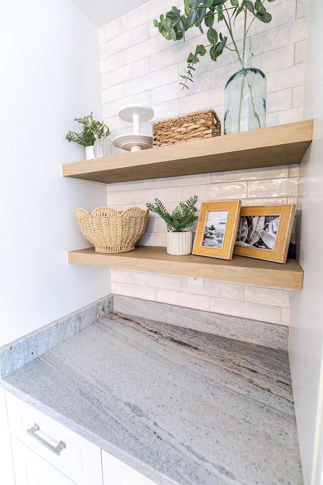 2020 Piper Dr, Charleston, SC 29407 - detailed view of decorative backsplash