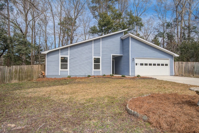 mid-century inspired home with driveway, a garage, fence, and a front yard