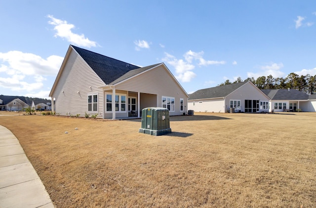 back of house featuring a lawn