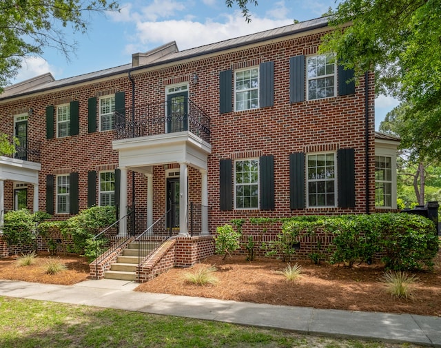 861 Center Park St, Charleston, SC 29492 - colonial house with brick siding and a balcony