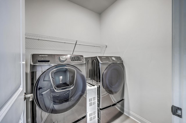 175 Darby Meadow Ln, Ridgeville, SC 29472 - laundry area featuring washer and clothes dryer and baseboards