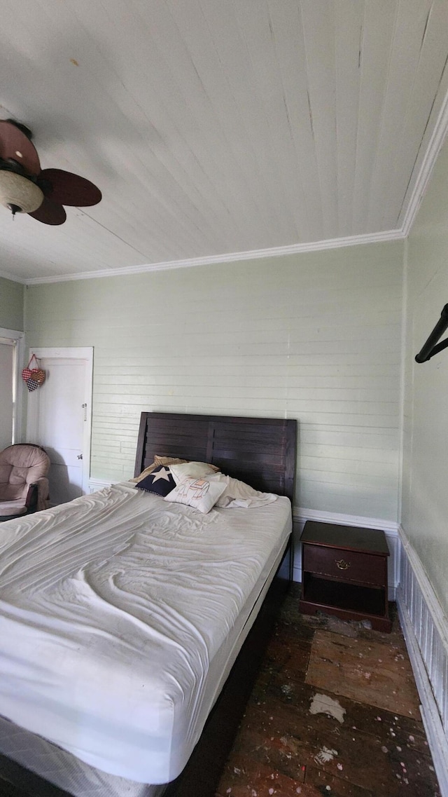 bedroom featuring hardwood / wood-style floors, a ceiling fan, and crown molding