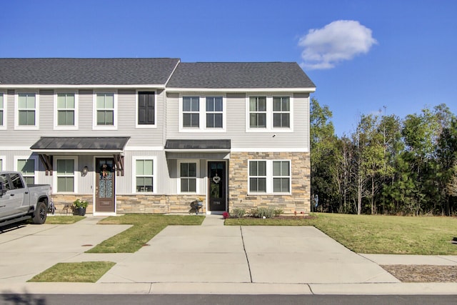 view of front facade featuring a front yard