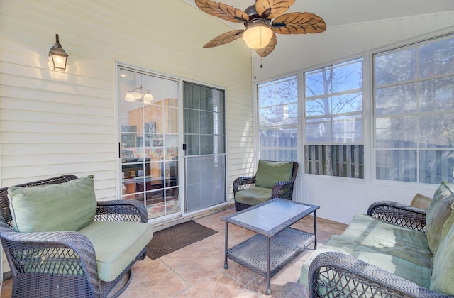 sunroom with ceiling fan