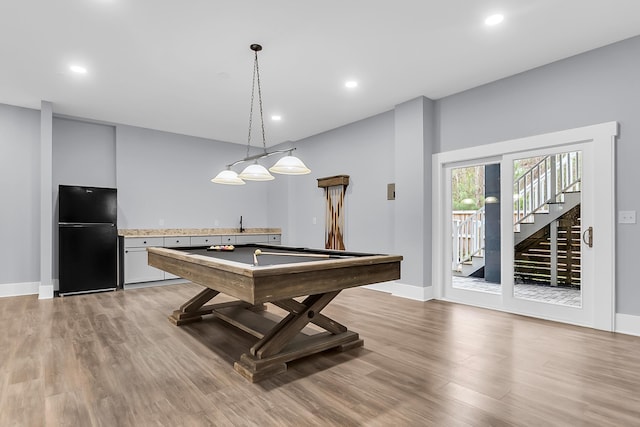 rec room featuring recessed lighting, light wood-type flooring, baseboards, and billiards