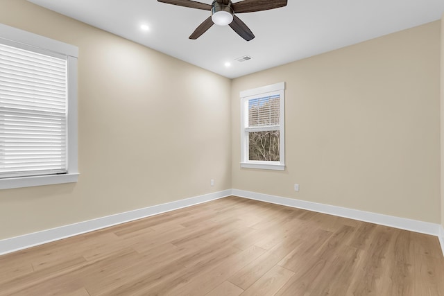 empty room featuring light wood finished floors, visible vents, ceiling fan, baseboards, and recessed lighting