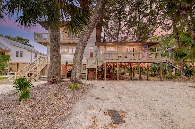 view of front facade featuring a wooden deck