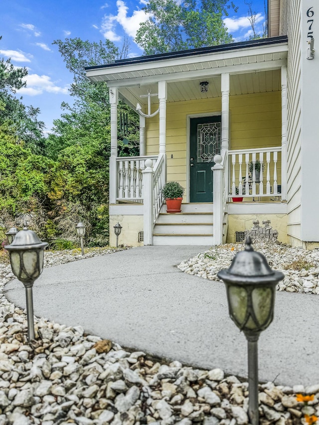 property entrance featuring a porch
