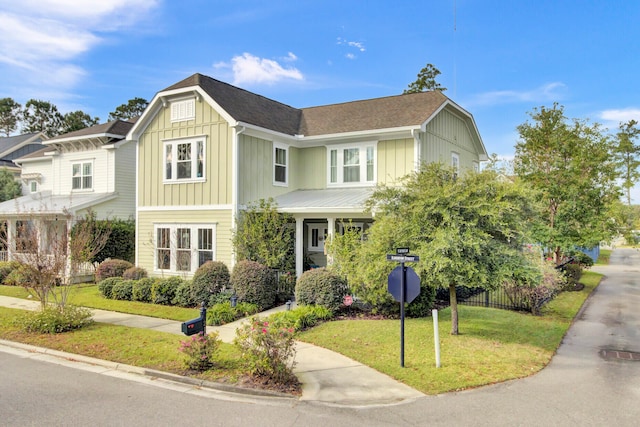 view of front of home featuring a front lawn