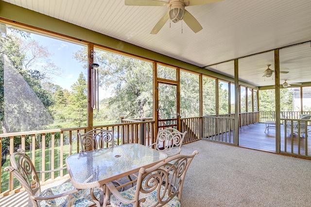 sunroom featuring ceiling fan