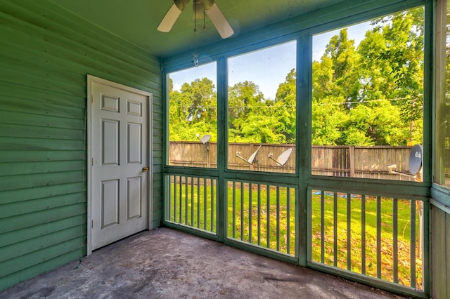 6280 Rolling Fork Rd Unit 302, North Charleston, SC 29406 - unfurnished sunroom with a ceiling fan