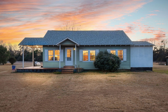 view of front of house featuring a yard