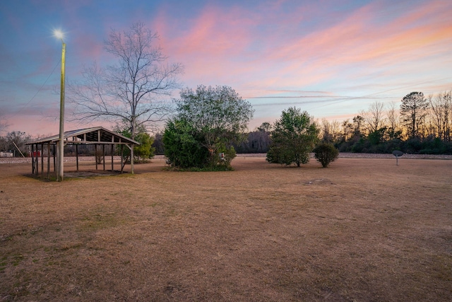 view of yard at dusk