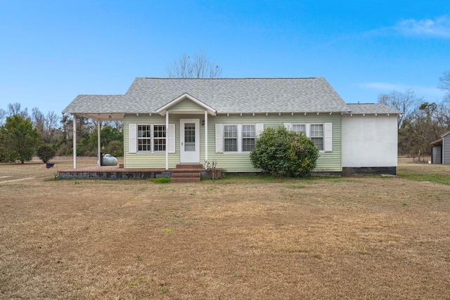 view of front of house with a front lawn