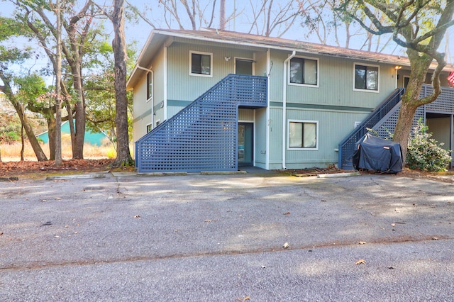 view of front property