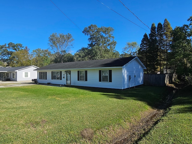 single story home with a front yard