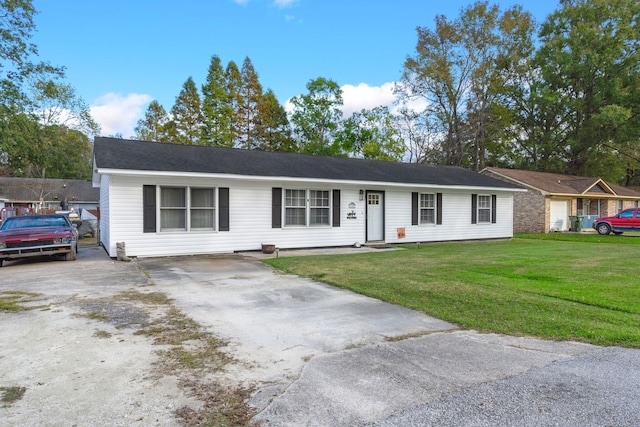 single story home with a front lawn