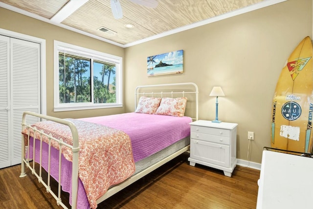 818 Club Cottage Ct, Edisto Beach, SC 29438 - bedroom featuring a closet, wood finished floors, baseboards, ceiling fan, and crown molding